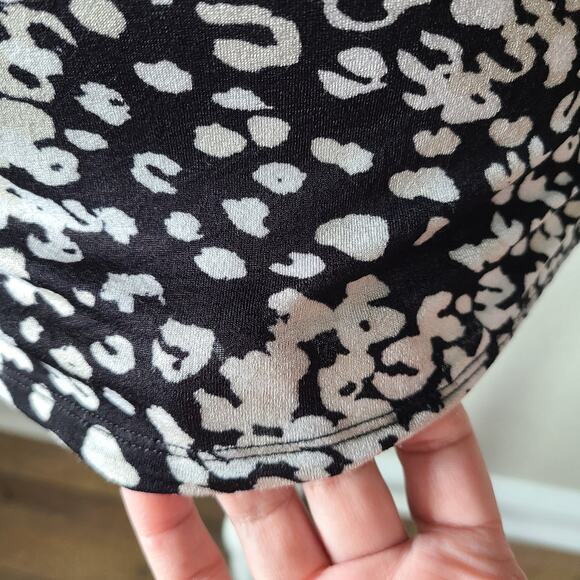 Max Mara Women's Blouse Size Medium Animal Print Lined Scoop neck Luxury - Picture 4 of 12